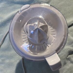 White Juicer - Electric Kitchen Tool